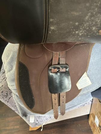 Image 1 of 17.5 inch brown English leather eclipse saddle