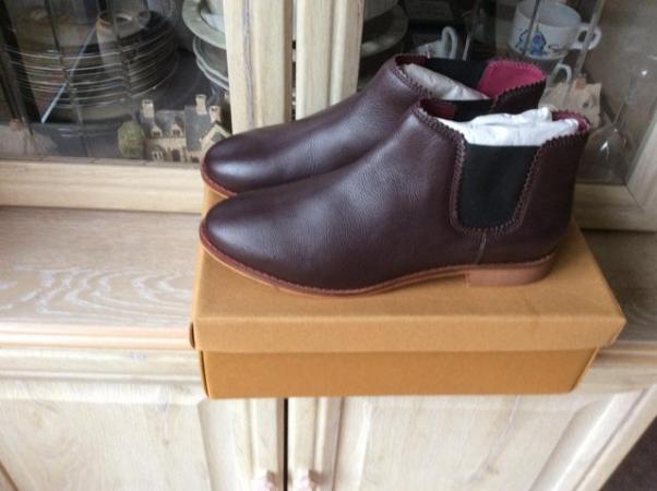 Image 2 of Women’s brand new boots in box size 8 colour Burgandy
