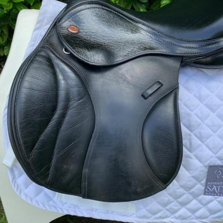 Image 3 of Kent & Masters 15.5" S-Series Pony Jump saddle (S3174)