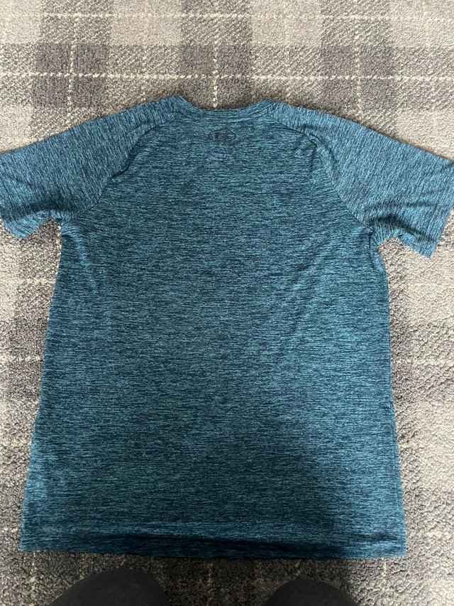 Preview of the first image of Under Armour teen boys T-shirt.