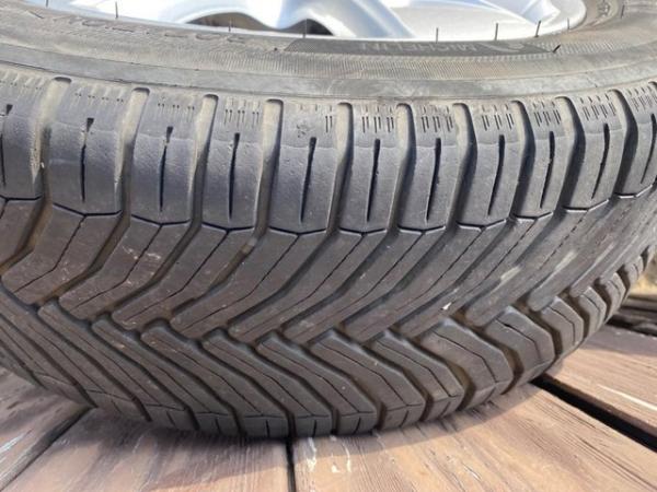 Image 1 of Skoda Fabian alloys x5 winter tyres