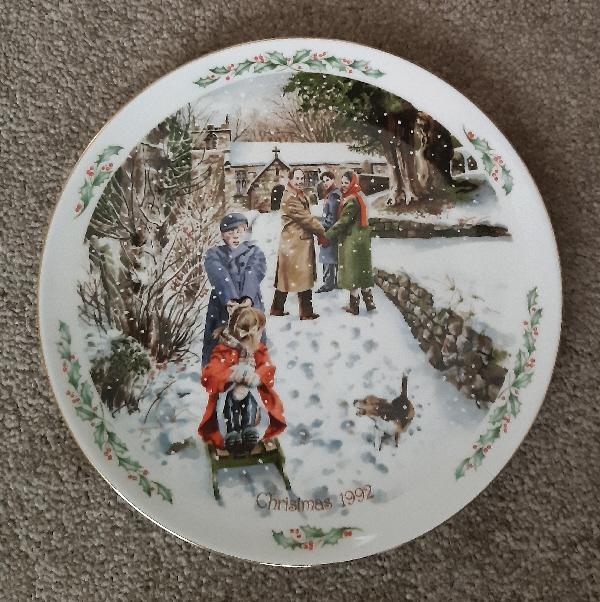 Preview of the first image of Vintage 1992 Royal Doulton Family Christmas Plate     BX18.