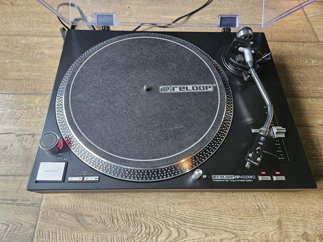 Preview of the first image of Direct drive turntable reloop rp4000mk2.