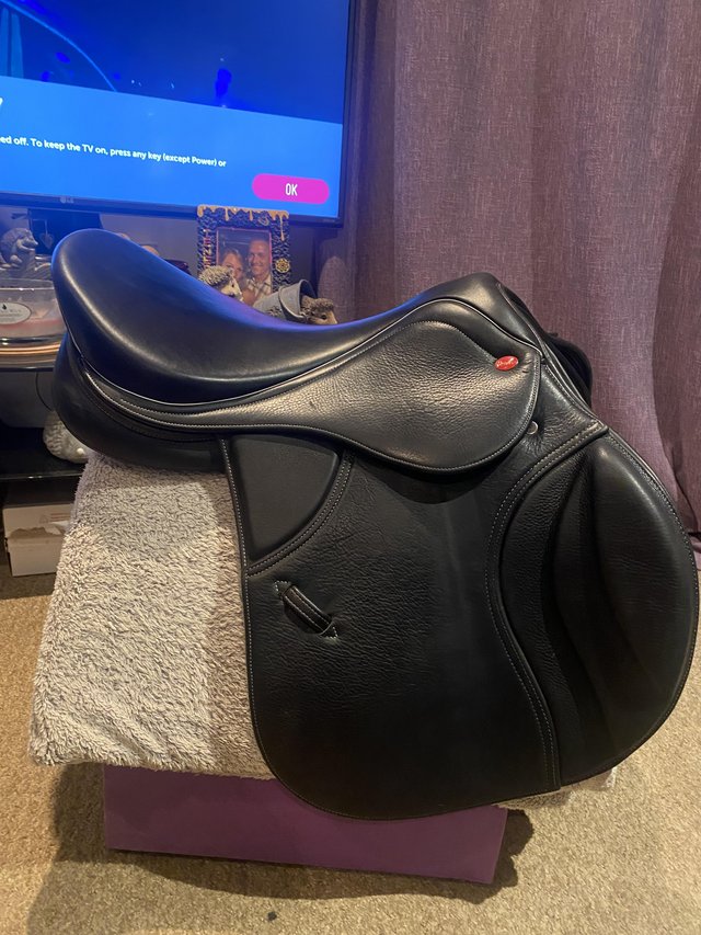 Preview of the first image of 17.5 Whitaker Overton Jump Saddle.