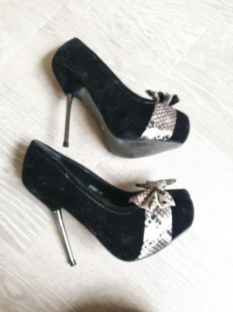 Image 3 of Belle Woman size 37 black high heel platform shoes