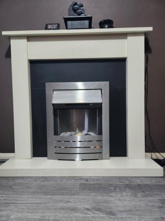 Image 1 of Electric fire place with sorround