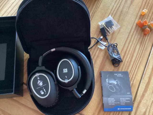 Preview of the first image of Sennheiser PXC 550 wireless headphones.