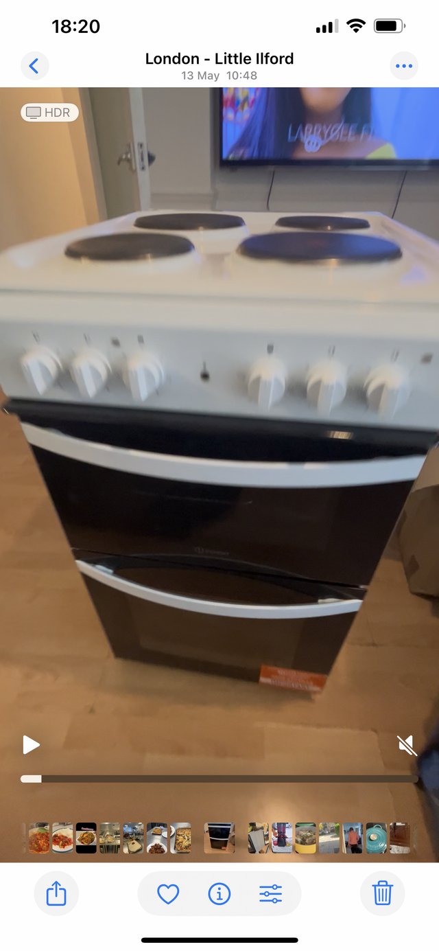 Indesit gas cooker with 4 hobs