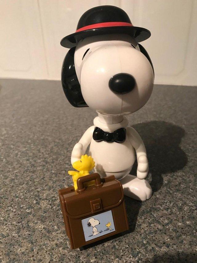 Preview of the first image of New Vintage Style Snoopy with case.