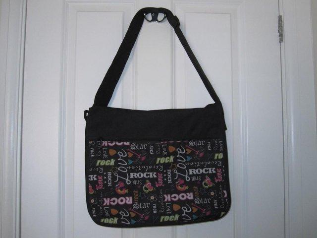 Preview of the first image of Girls messenger rock bag in black.