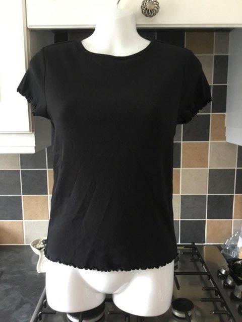 Preview of the first image of 2 ladies tops size 14 New look.