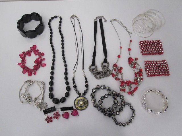 Preview of the first image of Costume jewellery bundle 4.
