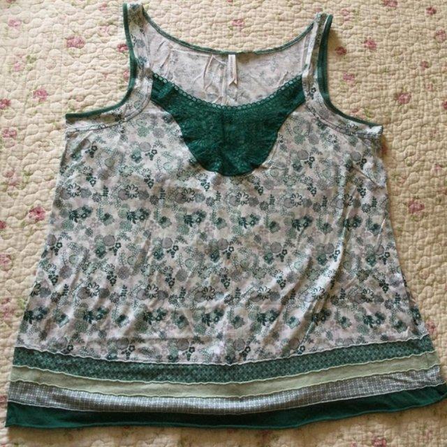 Preview of the first image of Sz18 M&S 100% Cotton Swing Vest, Green & White, Lace Detail.