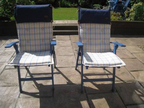 Image 3 of REDUCED WOODEN GARDEN PATIO SET COLOURED BLUE