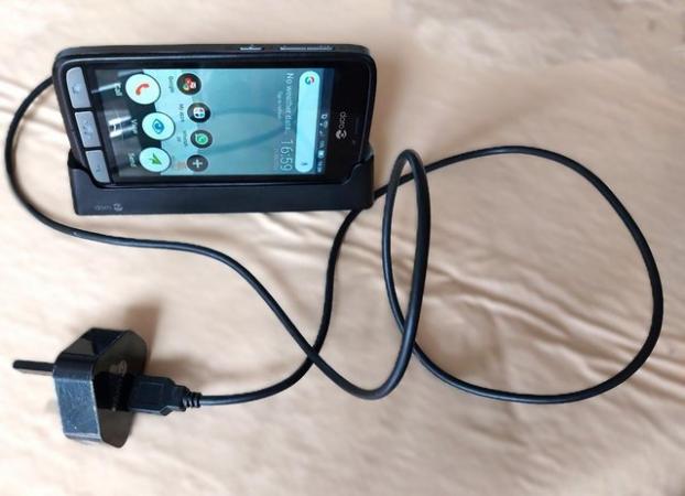 Image 3 of Doro 8030 Smartphone with Charging Cradle, Android, 4.5", 4G