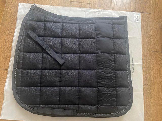 Preview of the first image of Eskadron Reflexx Black Glitter Big Square dressage pad.