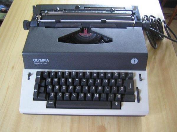 Image 3 of OLYMPIA Report De Luxe Electric Typewriter