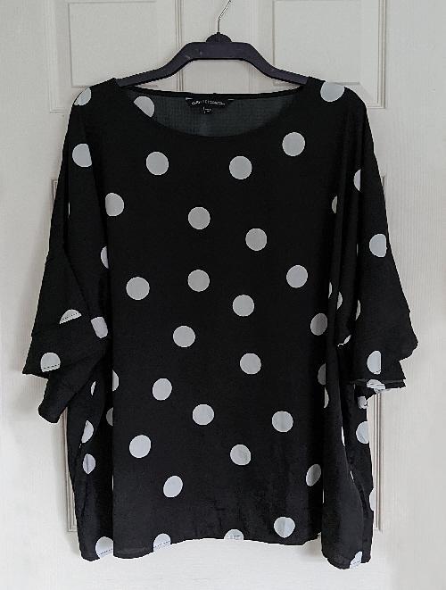 Preview of the first image of Ladies Plus Size Black & White Spotted Top - Size UK 32.