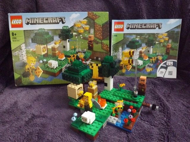 Preview of the first image of Lego Minecraft The Bee Farm Retired Set.