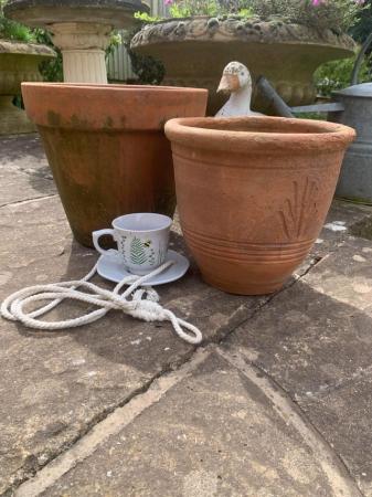 Image 1 of Garden bundle 2 pots & new bird feeder