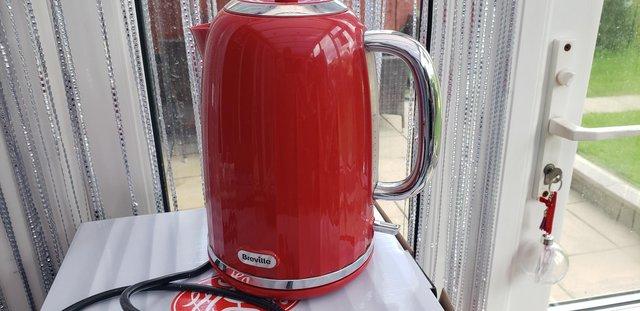 Image 1 of Breville kettle and matching yoaster