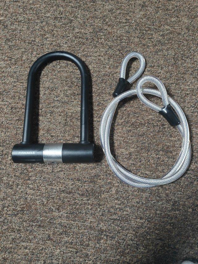 Preview of the first image of U bike lock with cable and 2 keys.