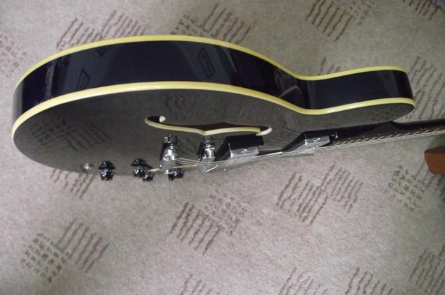 Image 8 of SAMICK ELECTRIC GUITAR WITH HARD CASE