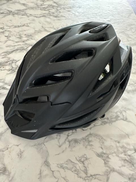 Preview of the first image of Cycle helmet MET crossover mountain bike.
