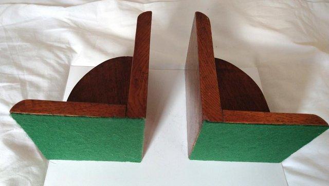 Image 2 of Pair of oak book ends – 1920s - in excellent condition