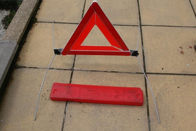 Image 1 of Halfords warning triangle with case