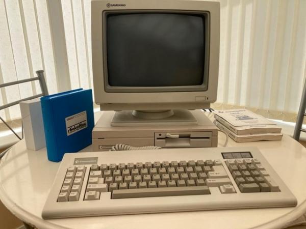 Image 1 of Commodore PC1 computer and Samsung monitor