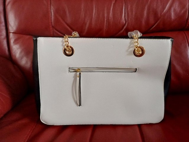 Preview of the first image of Never been used Miss Lulu Ladies Handbag.