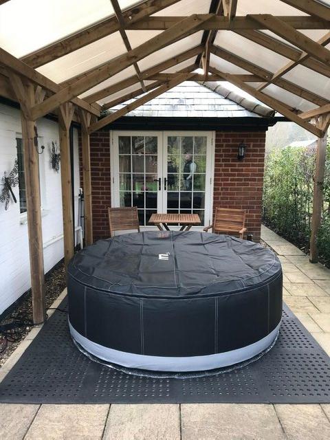 Preview of the first image of MSpa Camaro premium inflatable hot tub.