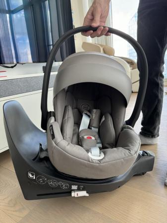 Image 3 of Cybex car seat with a Isolix base