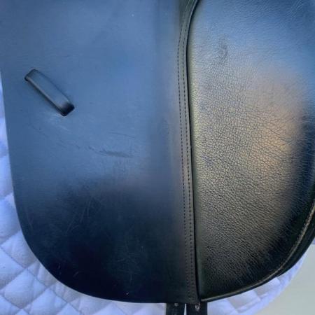 Image 12 of Kent And Masters 17 inch Cob dressage saddle (S3073)