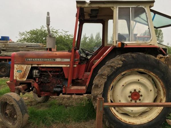 Image 6 of International 474 Cheap Working Diesel Farm Tractor