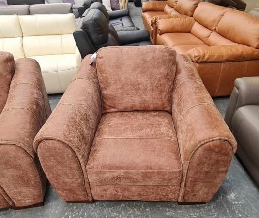 Image 10 of Galleria utah tan leather 2,5 seater sofa and 2 armchairs