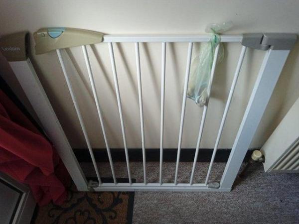 Image 1 of Baby or Pet pressure stair gate with all fixings