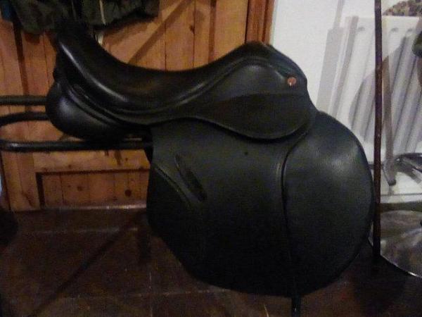 Image 3 of As New "Saddle Company" 17" LEATHER flap NOT cheap synthetic