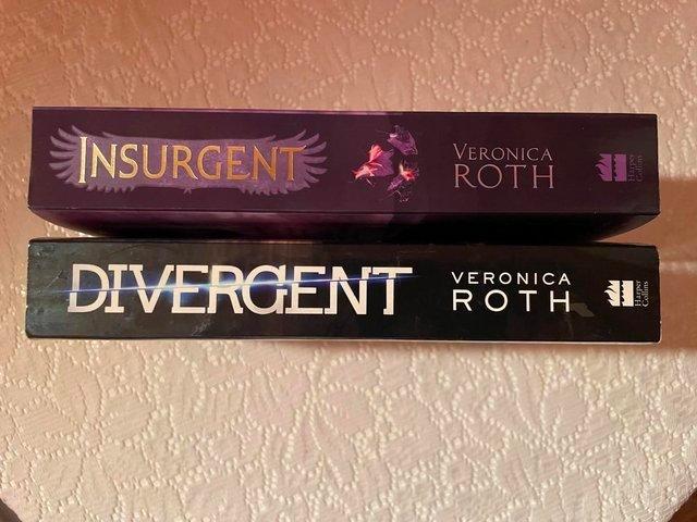Preview of the first image of VERONICA ROTH - DIVERGENT & INSURGENT BOOKS x2 - BRAND NEW.