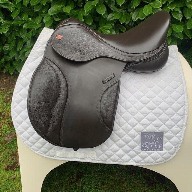 Preview of the first image of Kent and Masters 16.5 S series mgc compact saddle.