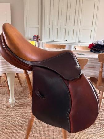 Image 3 of Devoucoux jump saddle 17.5inch very good condition