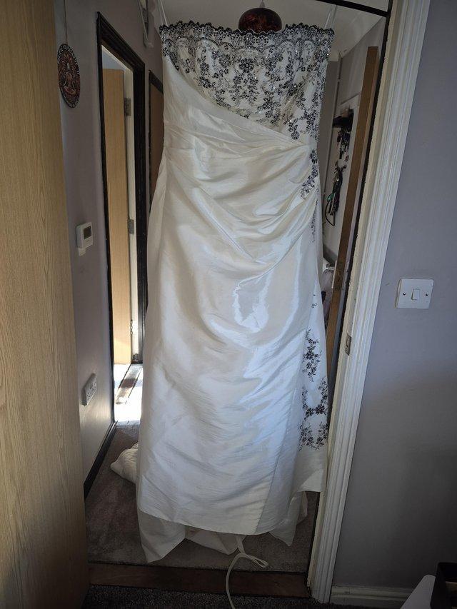Ivory & black plus size (18-22) Wedding Dress