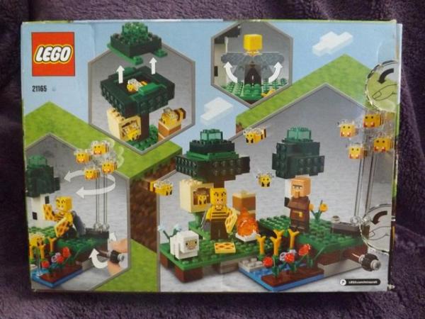 Image 3 of Lego Minecraft The Bee Farm Retired Set