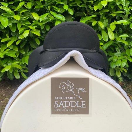 Image 14 of Wintec Pro dressage contourbloc 17.5 inch saddle