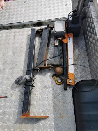 Image 2 of A CRANE ADAPTEDFOR A PICK UP