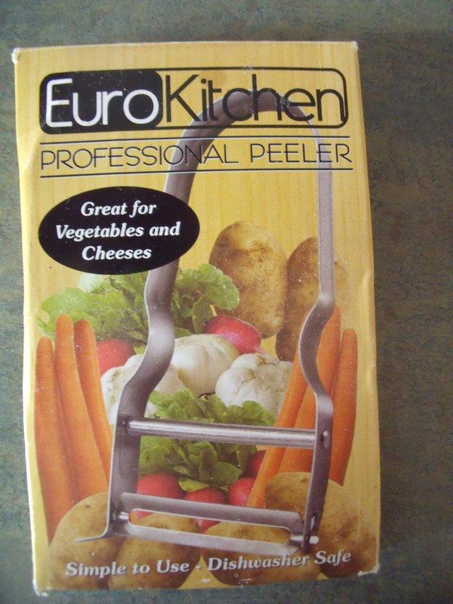 Preview of the first image of Unused veg, fruit, cheese peeler, boxed. Can post..