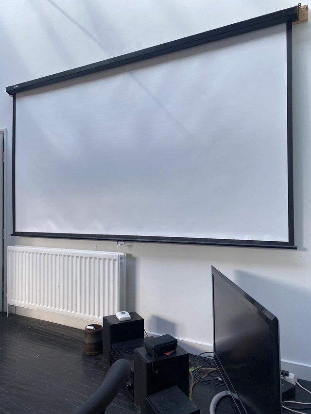 Preview of the first image of Projector and HUGE 2.8m screen.