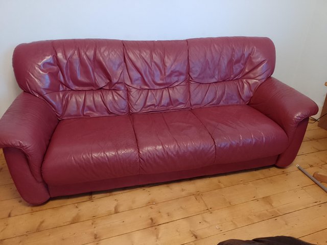 Preview of the first image of Comfortable leather 3-seater sofa.