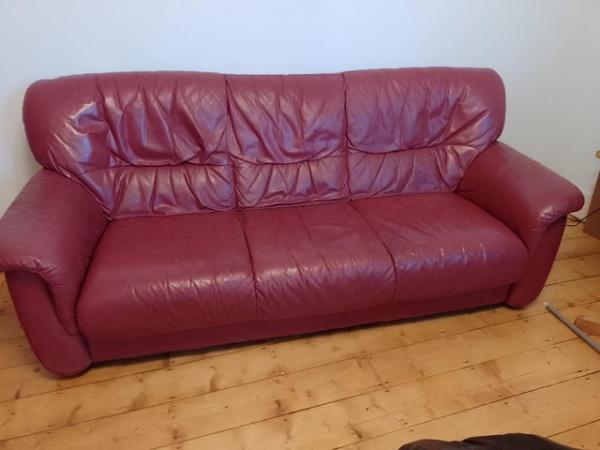 Image 1 of Comfortable leather 3-seater sofa